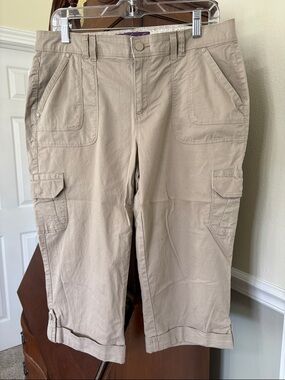 *Gloria Vanderbilt Tan Khaki Cargo Utility Capris Hiking Sporty Beach Vacation